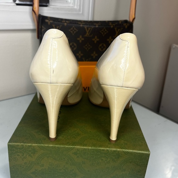 Classic Richard Tyler Nude Patent Leather Peep-Toe Heels | Size 9 - Picture 5 of 6